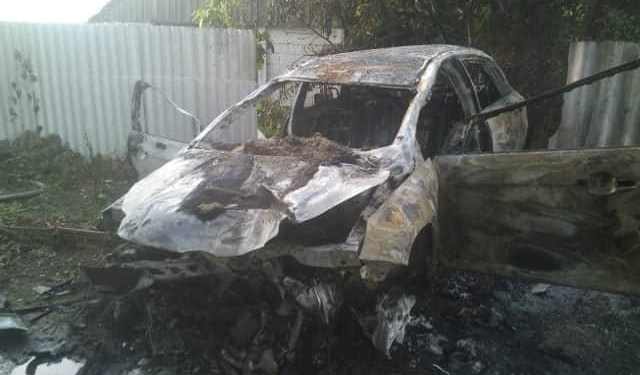 В Нечаяном FORD врезался в забор жилого дома и загорелся. Пассажиров и водителя спасали прохожие