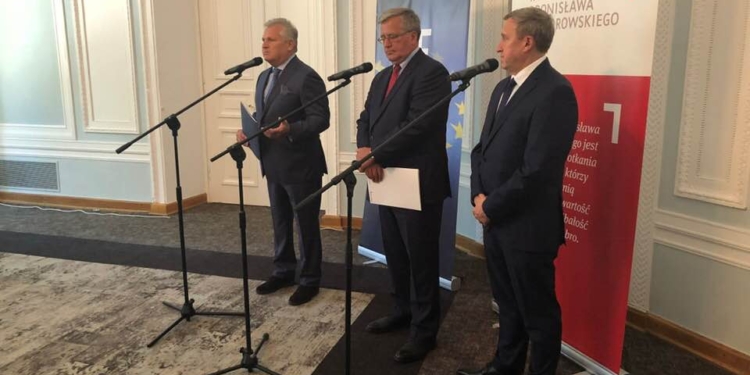 Экс-президенты Украины и Польши призвали защитить процесс примирения между польским и украинским народами