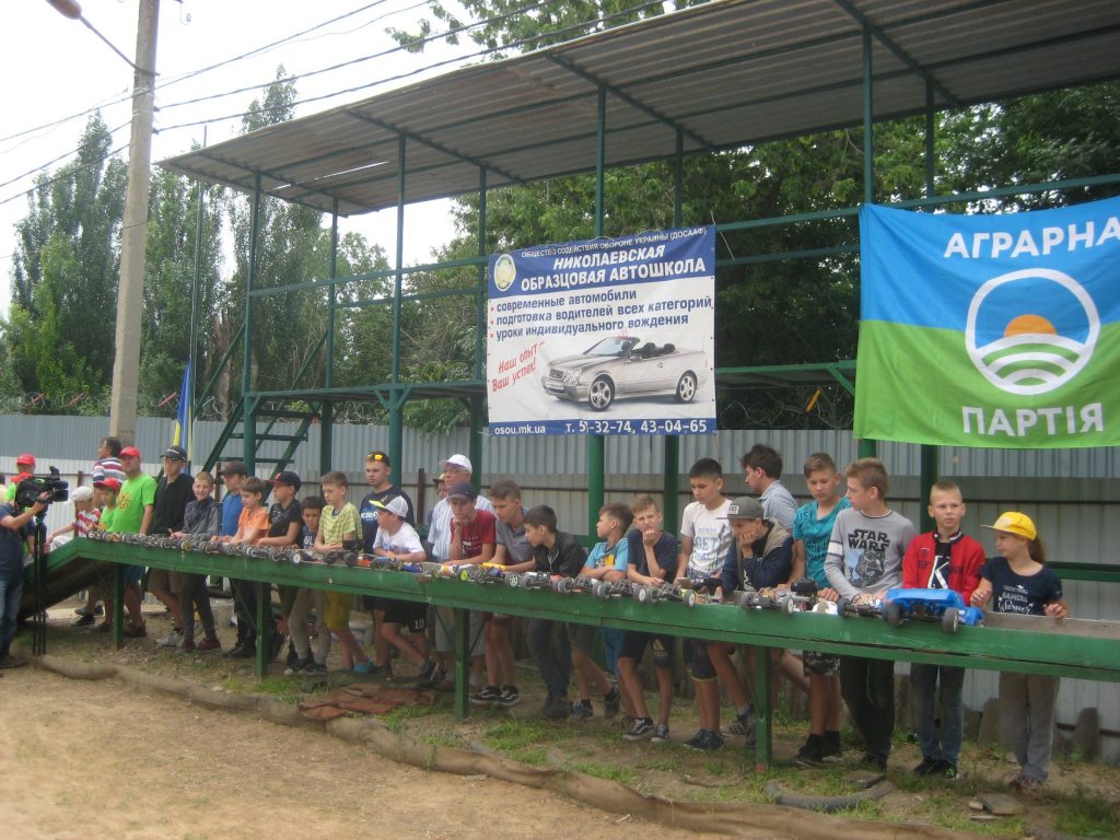 Любители автомодельного спорта соревнуются в Николаеве на модернизированной трассе 1