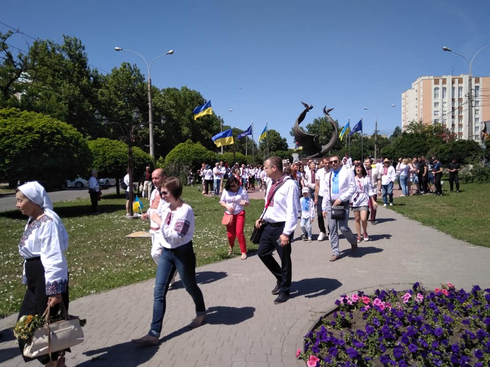 Николаевцы вышли на традиционный Парад вышиванок 13