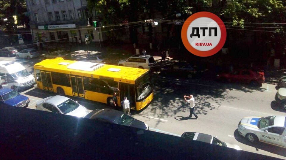 В Киеве за рулем умер водитель маршрутного автобуса 1