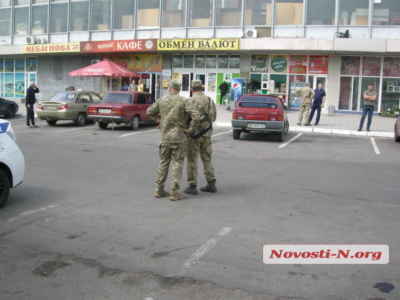 На автовокзале в Николаеве военные устроили стрельбу 3