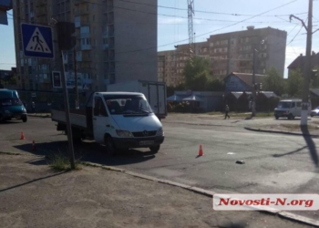 «Мерседес» сбил мужчину на перекрестке в Николаеве