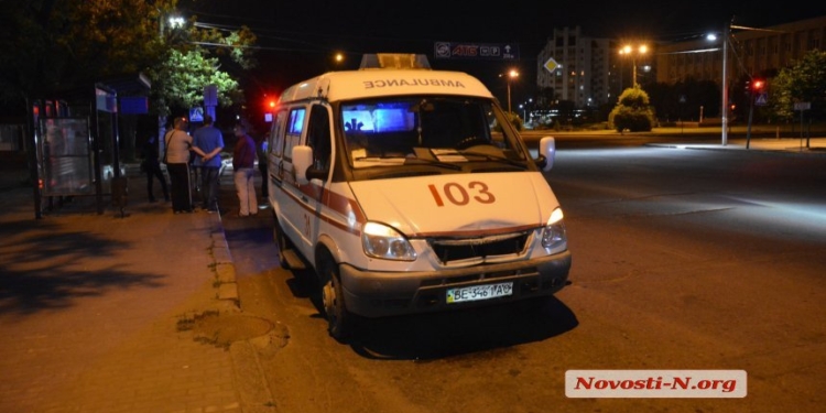 В Николаеве водитель «Дэу» проехал «на красный» и столкнулся со «скорой»