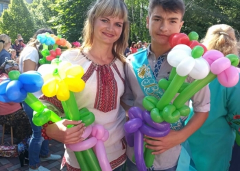 На Николаевщине ученики одной из школ отказались от цветов на Последний звонок