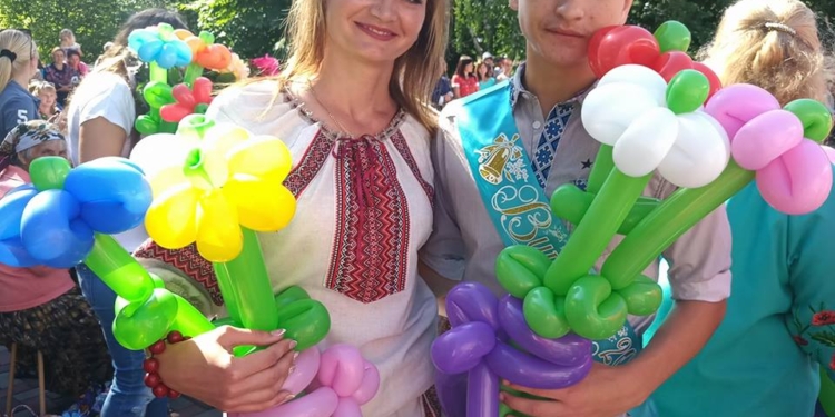 На Николаевщине ученики одной из школ отказались от цветов на Последний звонок