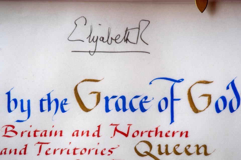 Чтоб не было потом «Мое слово царское…»? Королева Британии дала письменное согласие на брак принца Гарри и Меган Маркл 5