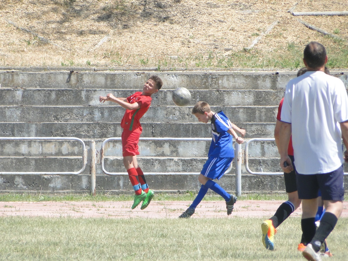 Чемпионат Николаевской области по футболу среди юношей: лидеры уже определились