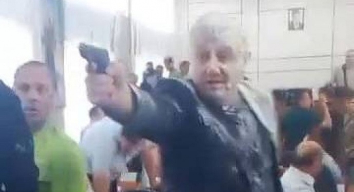 В Никополе стреляли на сессии горсовета