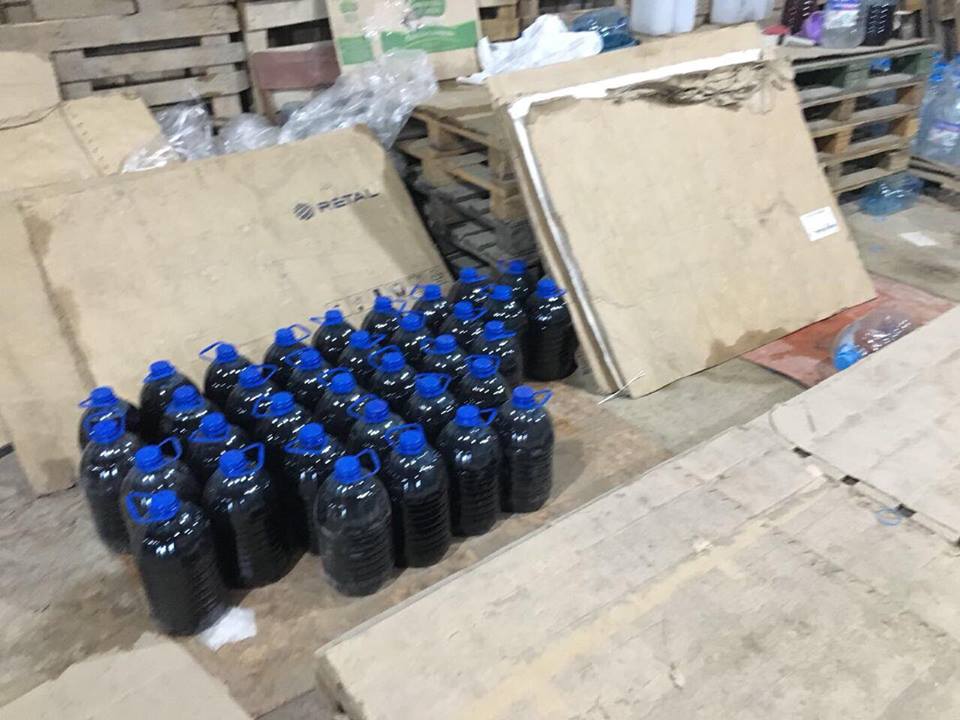 Жители Николаева организовали подпольное производство контрафактного алкоголя 9