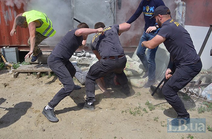 На стройке в Киеве произошла массовая драка, 17 пострадавших 15