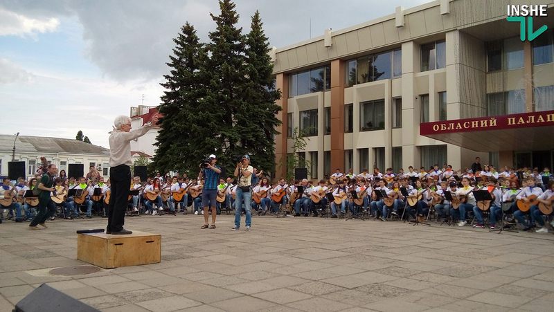 245 гитаристов сыграли в Николаеве гимн Евросоюза 29
