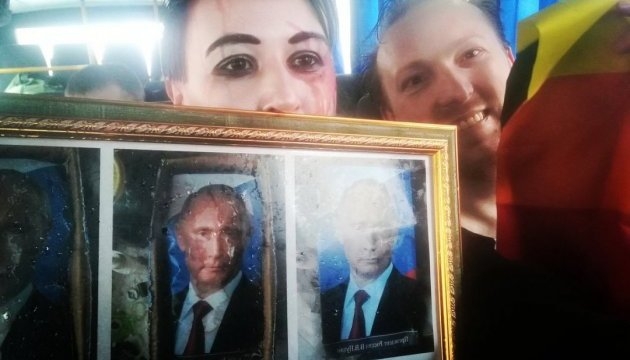 В Петербурге на демонстрации задержали активистов с флагами Украины и ЕС