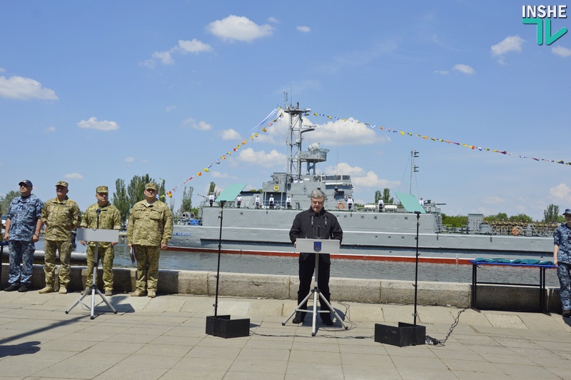 Президент Украины в Николаеве подписал Указ о новом Дне морской пехоты и вручил береты нового образца 13