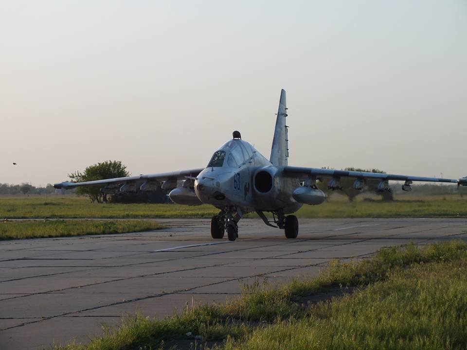 Мы под их надежным крылом: в Николаевской авиационной бригаде продолжается очередная летная смена 14