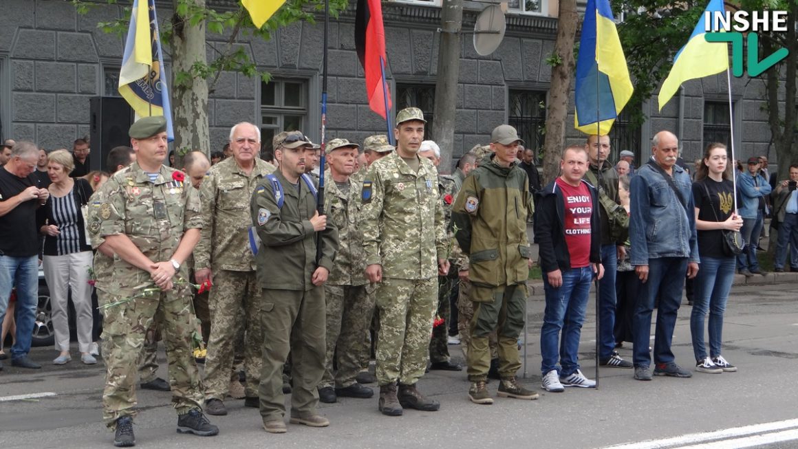 День победы над нацизмом во Второй мировой войне: Тысячи николаевцев пришли к Вечному огню 18