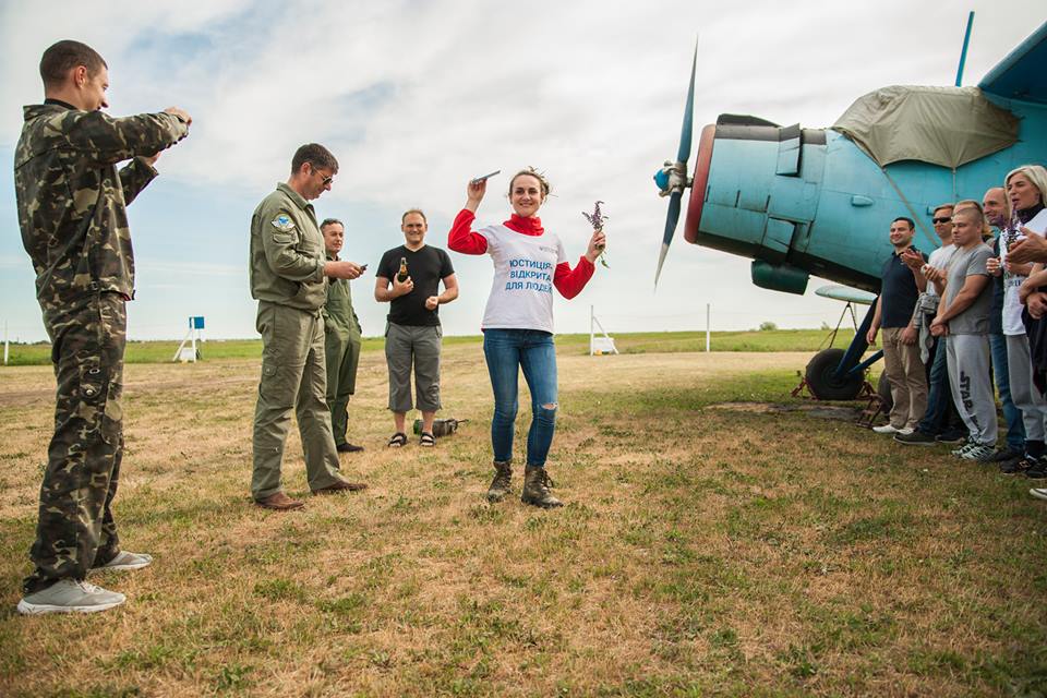 Проект «Я МАЮ ПРАВО!» расширил горизонты: 5 сотрудников Николаевского управления юстиции впервые прыгнули с парашютом 15