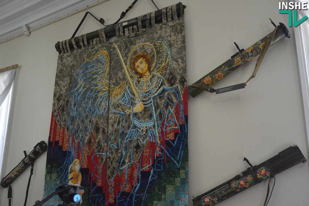 «Сила Жизни – сильнее силы Смерти». В Николаеве открыли выставку с предметами войны, которые превратились в произведения искусства