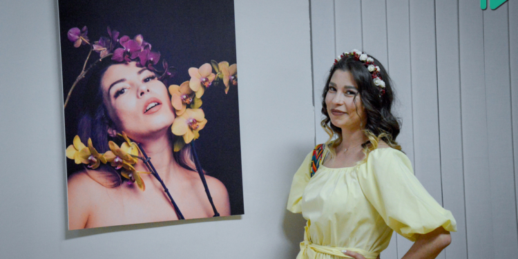 Музей Верещагина представил николаевцам «Обнаженный букет» фотографа Славы Поседай