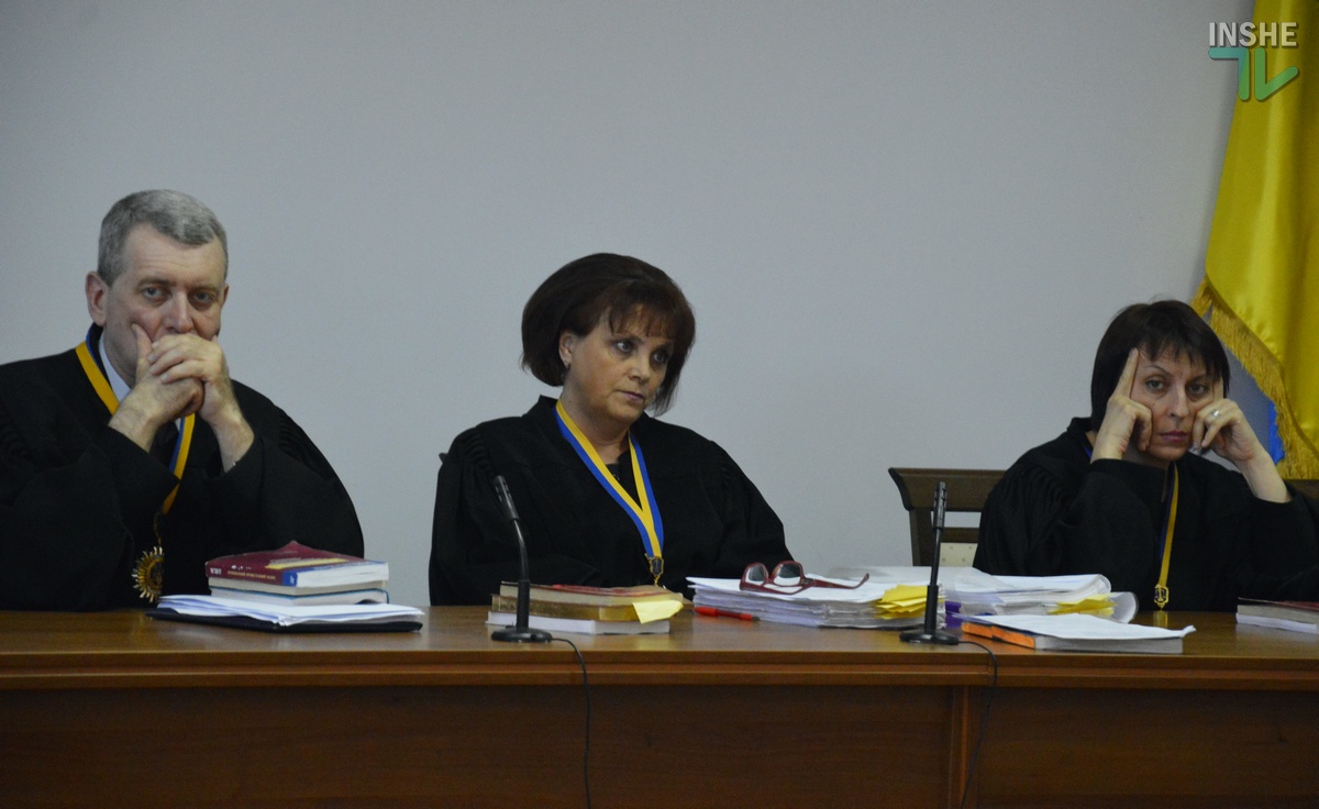 Под крики “Ганьба!” в Николаеве скандально известного Казимирова отпустили под круглосуточный домашний арест