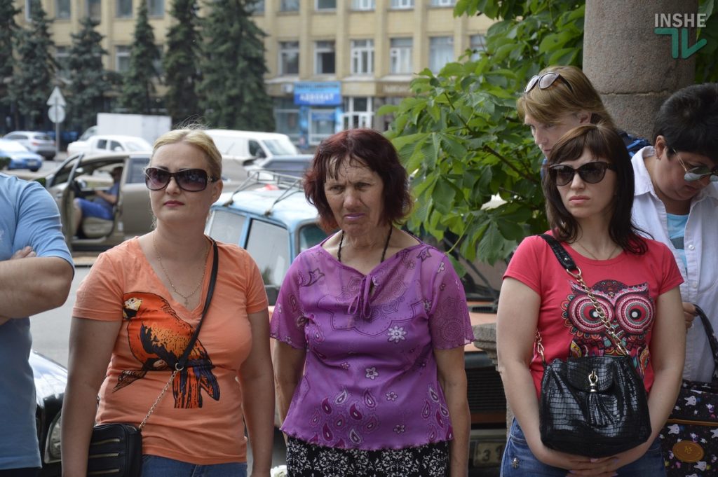 «Они в клетках закрыты и ждут смерти!»: в Николаеве горожане вышли на пикет против эвтаназии бездомных собак 5