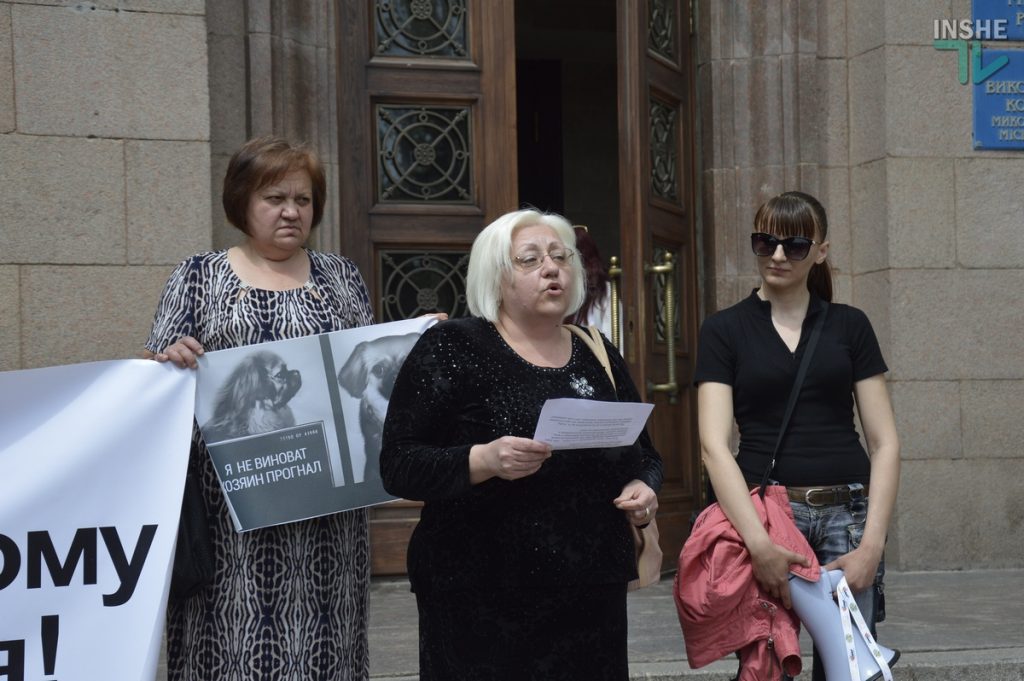 «Они в клетках закрыты и ждут смерти!»: в Николаеве горожане вышли на пикет против эвтаназии бездомных собак 7