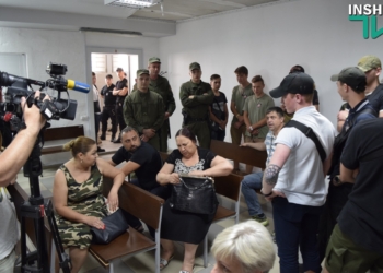 Судья по делу Казимирова поругалась с активистами и сказала, что вернется в зал, если их уведут