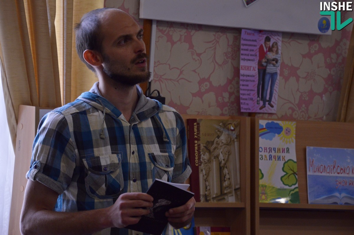 Поэт, журналист и «погонщик облаков» Олег Дорош поделился тайнами с николаевской молодежью