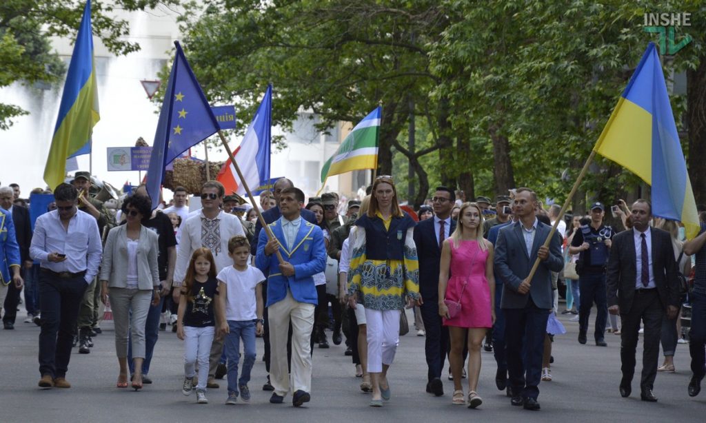 В Николаеве тысячи горожан прошли маршем в честь Дня Европы 1