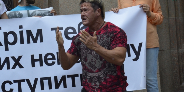 «Они в клетках закрыты и ждут смерти!»: в Николаеве горожане вышли на пикет против эвтаназии бездомных собак