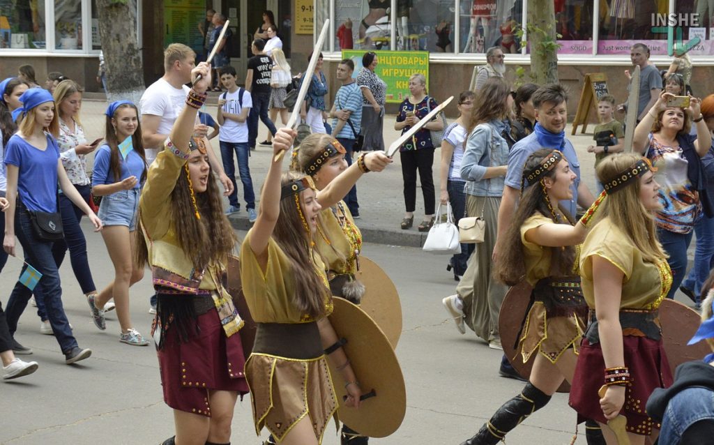 В Николаеве тысячи горожан прошли маршем в честь Дня Европы 27