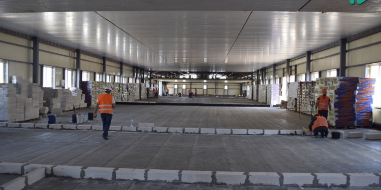 Порошенко потребовал, чтоб казармы на «Широком лане» сдали осенью – подрядчик обещает до конца года