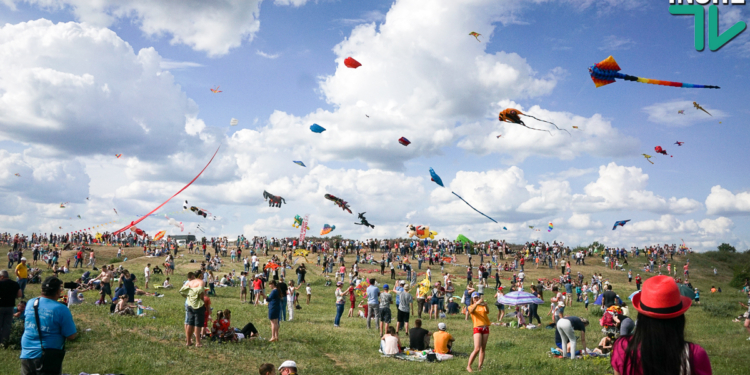 Грандиозный фестиваль воздушных змеев на Николаевщине побил собственный рекорд по числу зрителей и участников из зарубежья