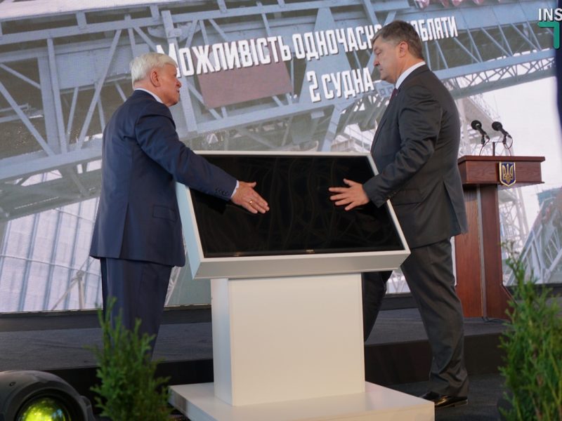 Международная выставка на «НИБУЛОНе»: запуск терминала, спуск буксира, закладка двух судов и…неудобные вопросы президенту
