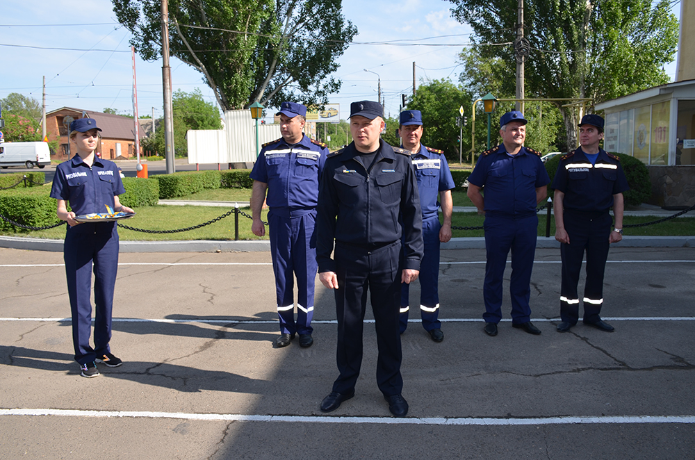 Николаевские спасатели получили в подарок четыре современных пожарных автомобиля 9