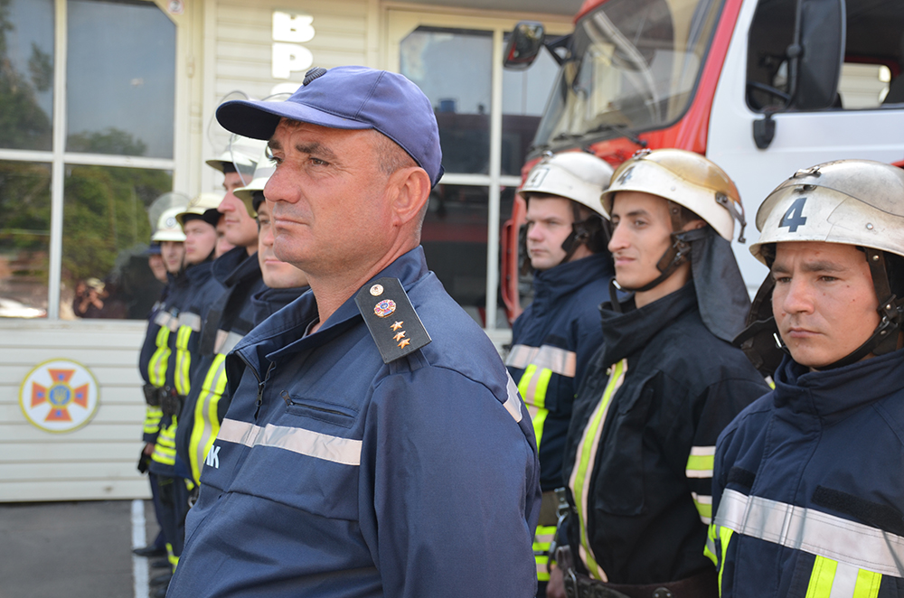Николаевские спасатели получили в подарок четыре современных пожарных автомобиля 3