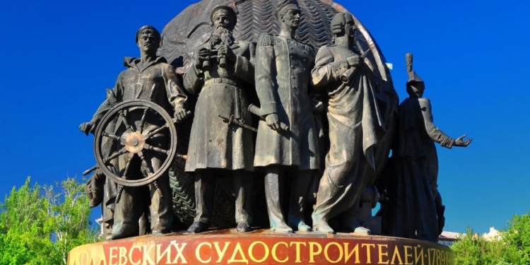 Архитекторы и мэр задумались о переносе памятника корабелам Николаева