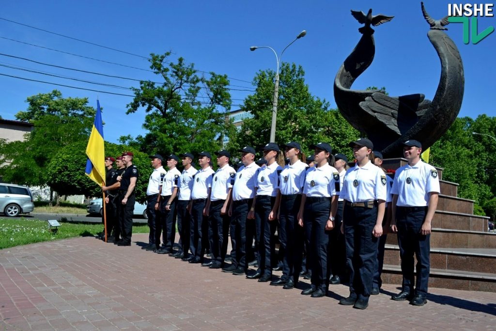 «Мы всему научимся и будем сильными» - в Николаеве 20 молодых полицейских приняли присягу на верность украинскому народу 3