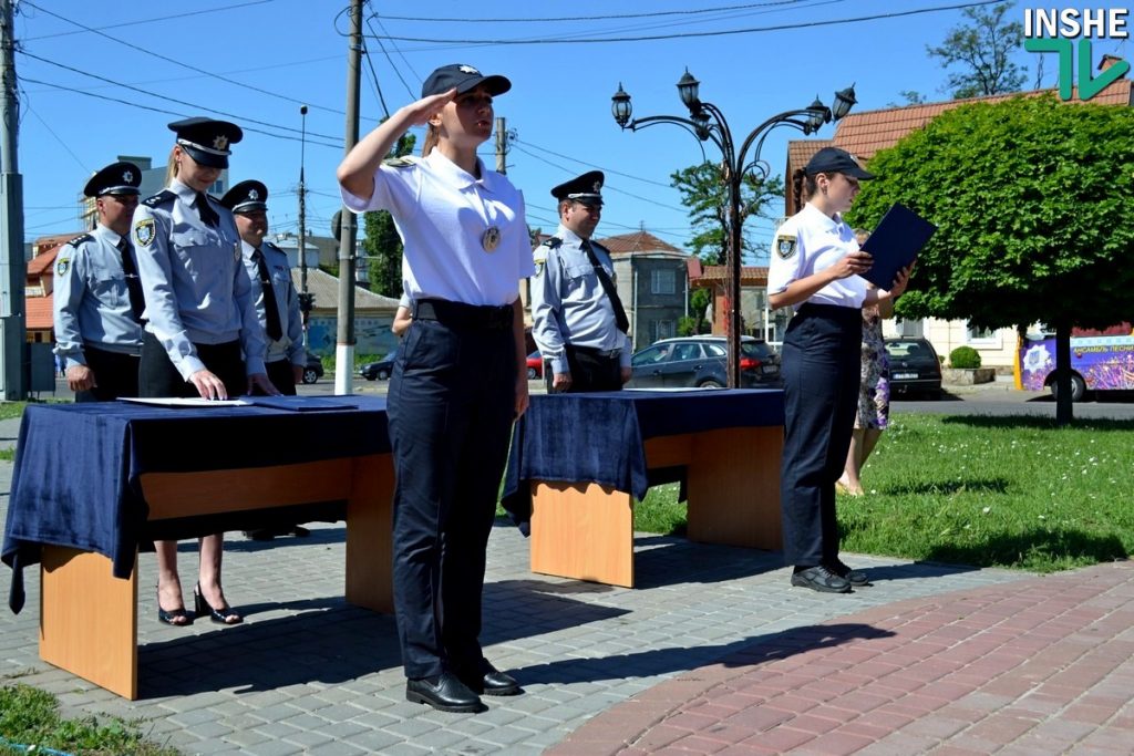 «Мы всему научимся и будем сильными» - в Николаеве 20 молодых полицейских приняли присягу на верность украинскому народу 7