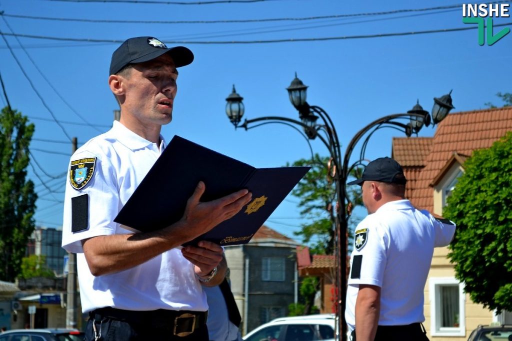 «Мы всему научимся и будем сильными» - в Николаеве 20 молодых полицейских приняли присягу на верность украинскому народу 9