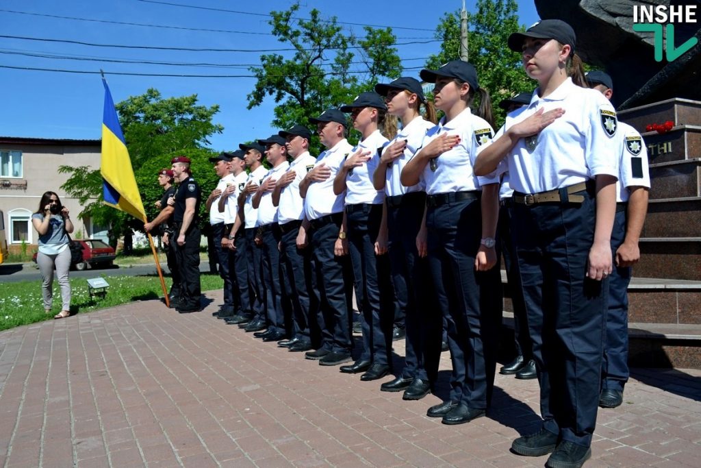 «Мы всему научимся и будем сильными» - в Николаеве 20 молодых полицейских приняли присягу на верность украинскому народу 13