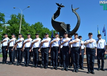 «Мы всему научимся и будем сильными» – в Николаеве 20 молодых полицейских приняли присягу на верность украинскому народу