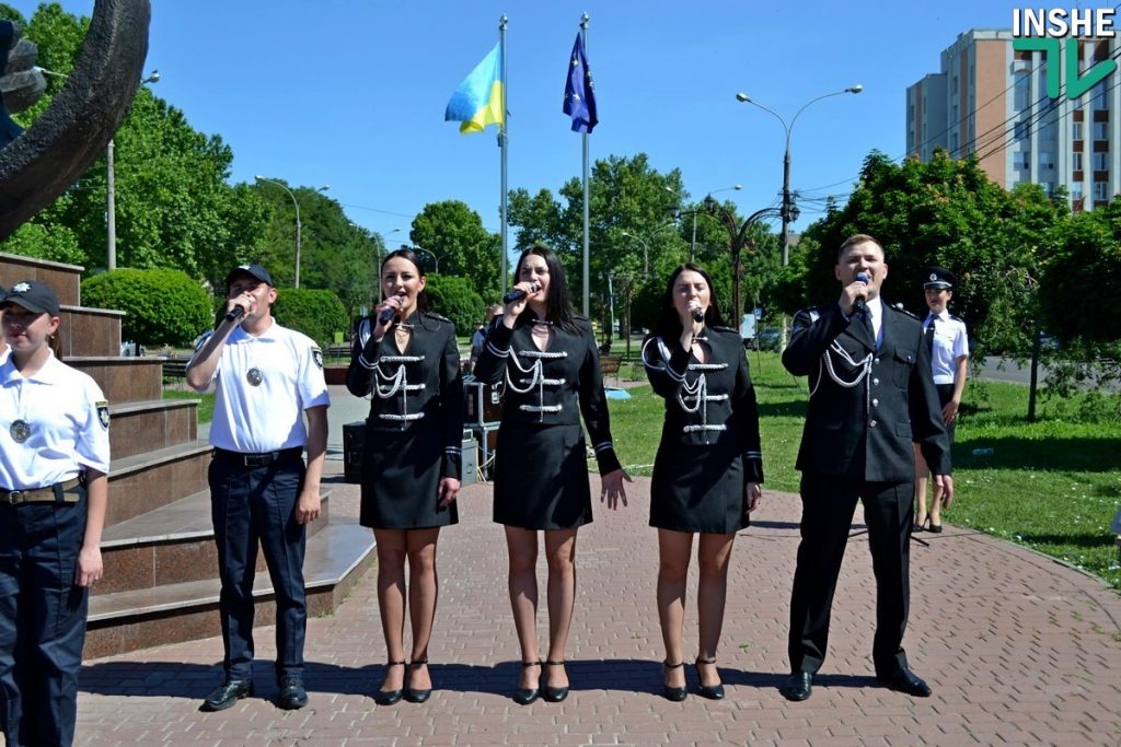 «Мы всему научимся и будем сильными» - в Николаеве 20 молодых полицейских приняли присягу на верность украинскому народу 19