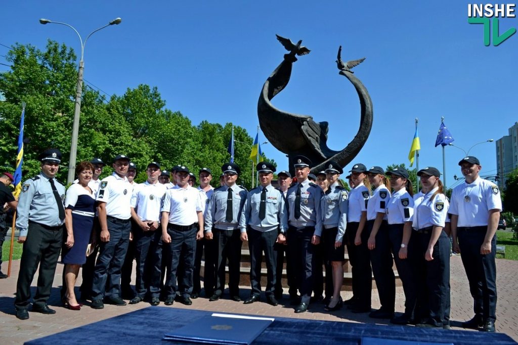 «Мы всему научимся и будем сильными» - в Николаеве 20 молодых полицейских приняли присягу на верность украинскому народу 21