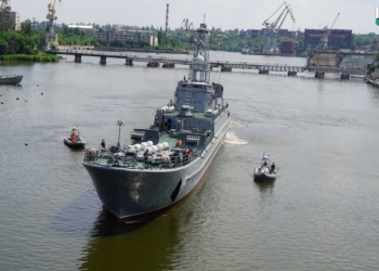 Десантный корабль «Юрий Олефиренко» покинул акваторию Николаева