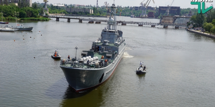 Десантный корабль «Юрий Олефиренко» покинул акваторию Николаева