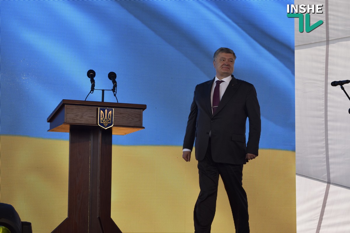 В Николаев приехал Порошенко, свой визит начал с «Нибулона»