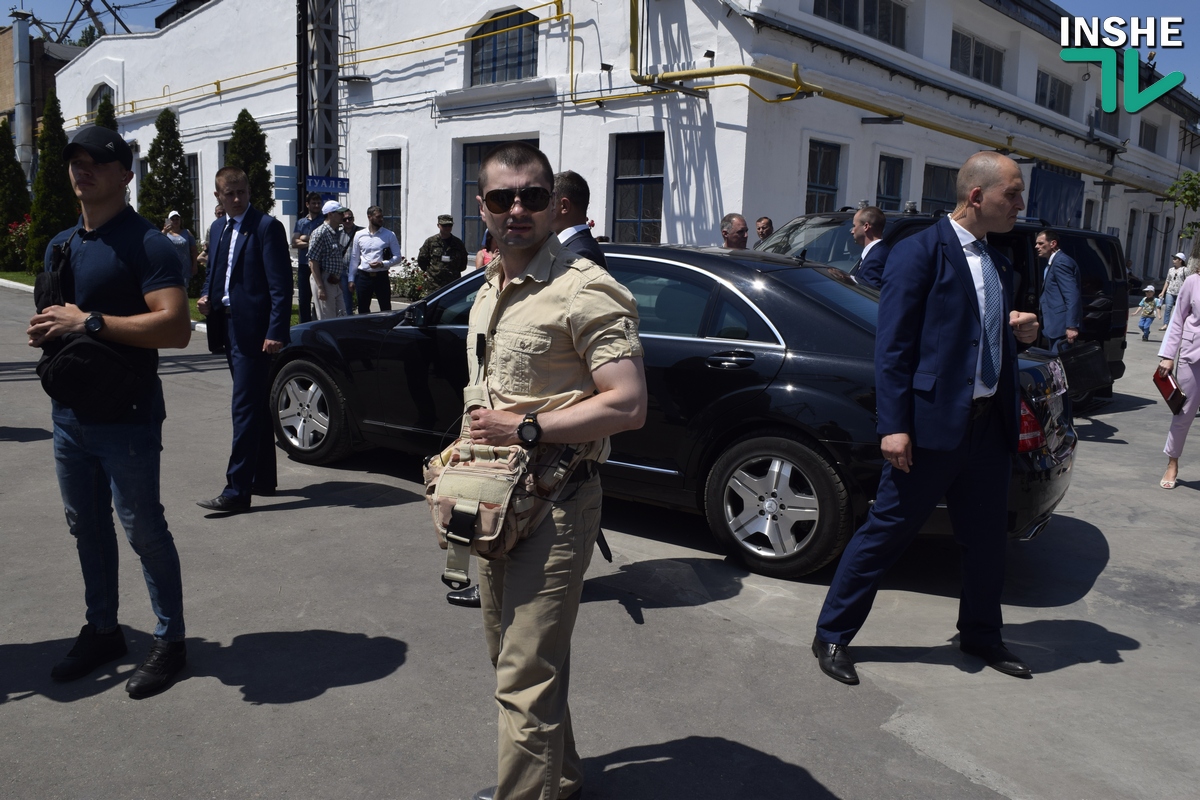 В Николаев приехал Порошенко, свой визит начал с «Нибулона»