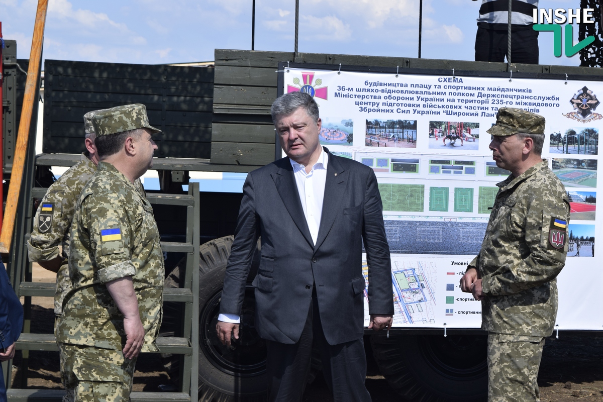 Порошенко прибыл на полигон Широкий лан: готовность нового военного городка – 50%