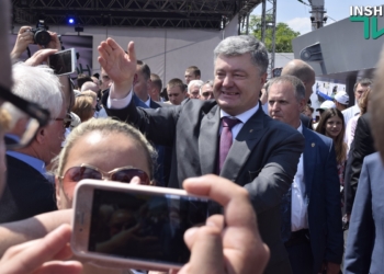 В Николаев приехал Порошенко, свой визит начал с «Нибулона»